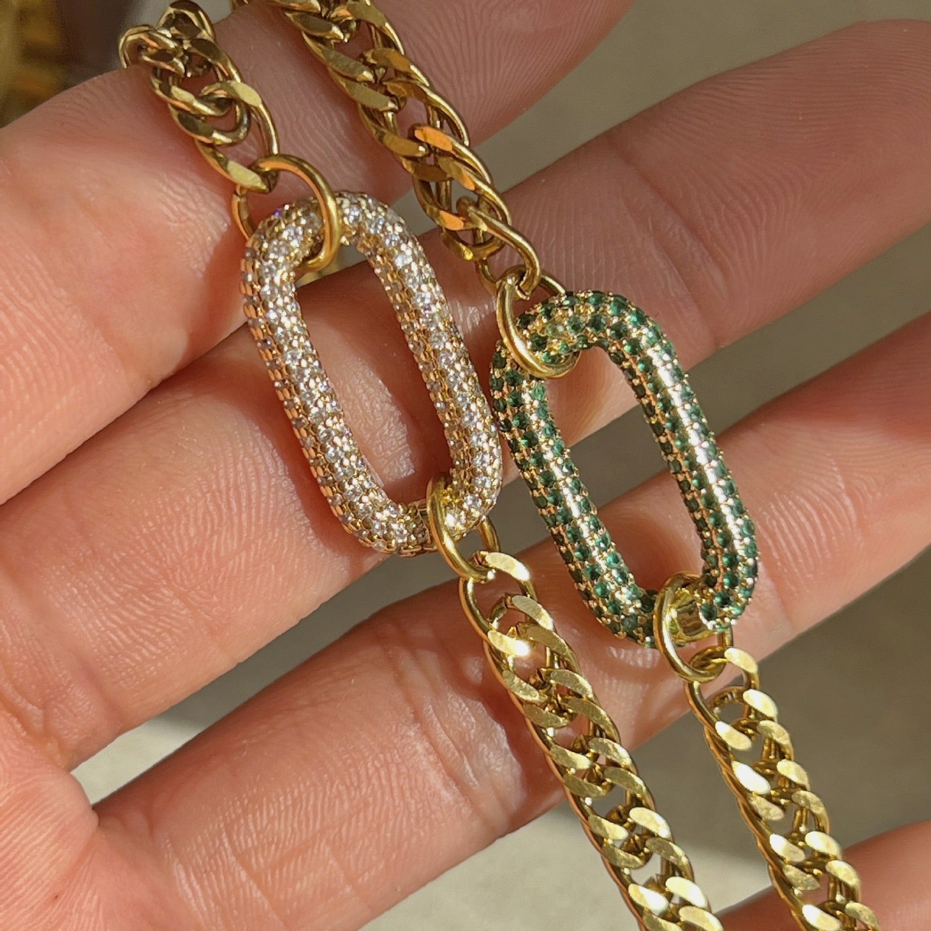 Bracelet gourmette doré, maille cubaine en acier inoxydable, maillon central serti de zirconiums, ajustable, modèle Cindelle