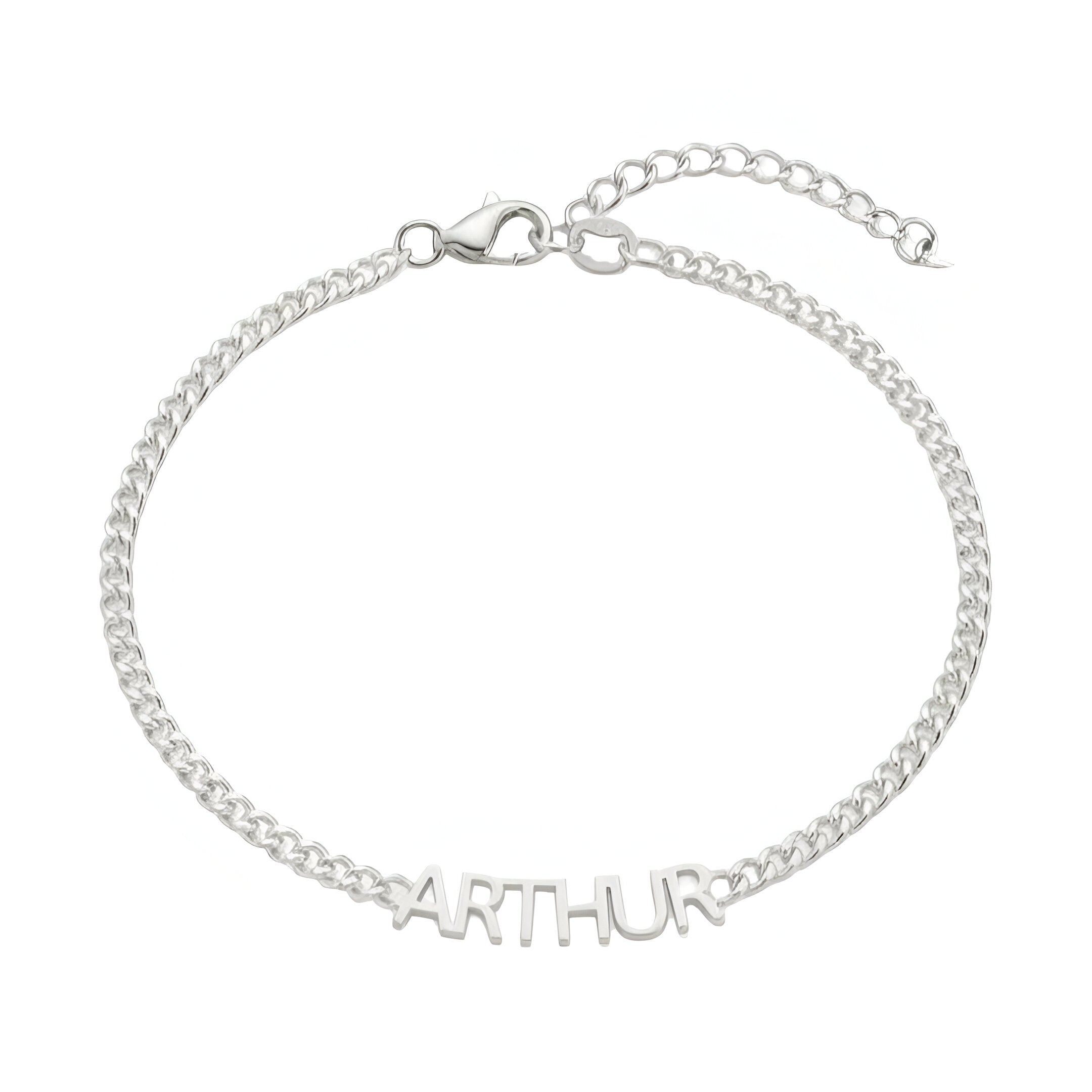 Bracelet fin en acier inoxydable argenté avec prénom "ARTHUR" en lettres découpées, chaîne maille cubaine et fermoir.