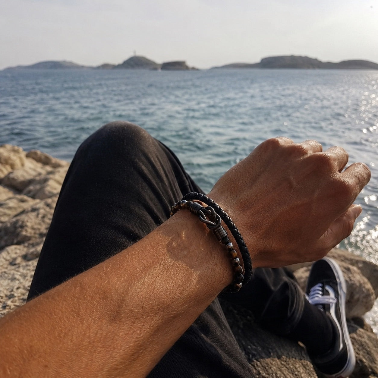 Bracelet personnalisé double rang pour homme, œil de tigre et obsidienne, noir tressé avec noeud celtique, fermoir acier gravable, idée cadeau, modèle Alviron