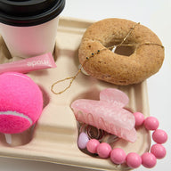 Bijou de main doré en acier inoxydable avec chaîne fine et petits zircons noirs, style bohème.