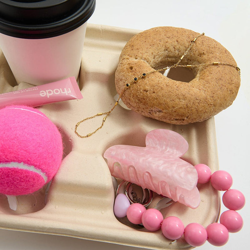 Bijou de main doré en acier inoxydable avec chaîne fine et petits zircons noirs, style bohème.