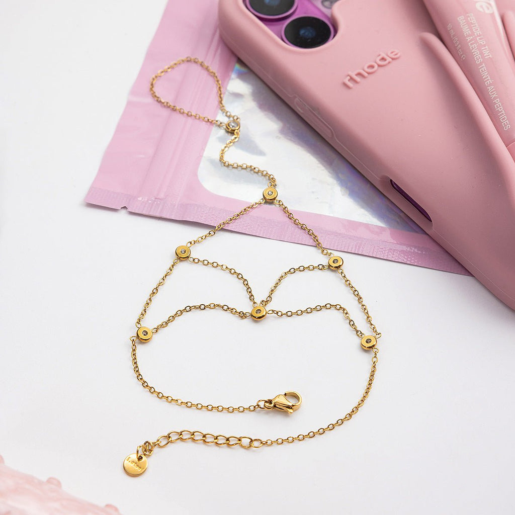 Bijou de main doré en acier inoxydable avec chaînes fines et pierres scintillantes, design élégant chauve-souris.