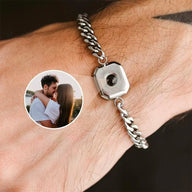 Bracelet maille cubaine en acier inoxydable avec médaillon carré personnalisable pour photo, style moderne unisexe.