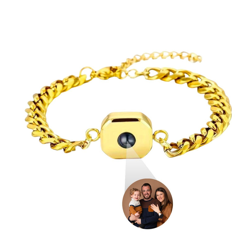 Bracelet maille cubaine en acier doré avec plaque centrale pour photo personnalisée ronde, modèle Kirelo.