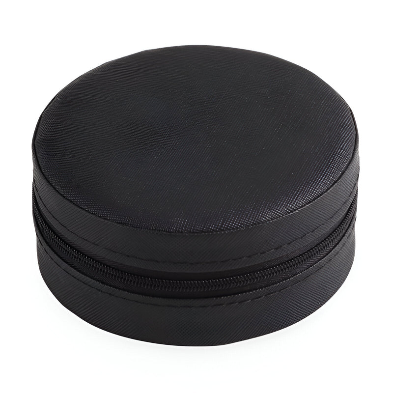 Boîte à bijoux nomade ronde en cuir noir avec fermeture éclair autour.