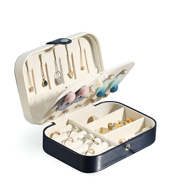 Boîte à bijoux nomade noire format moyen avec compartiments et rangements pour colliers et bagues.