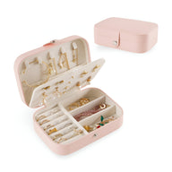 Boîte à bijoux nomade rose moyen format, compartiments organisés, fermeture bouton-pression.