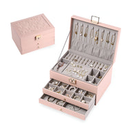 Boîte à bijoux nomade grande, rose, en cuir avec multiples tiroirs et rangement pour colliers.