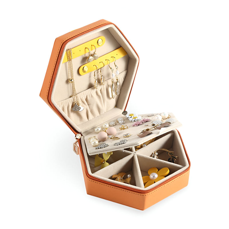 Boîte à bijoux nomade hexagonale bi-colore orange et jaune avec compartiments et porte-boucles intégré.