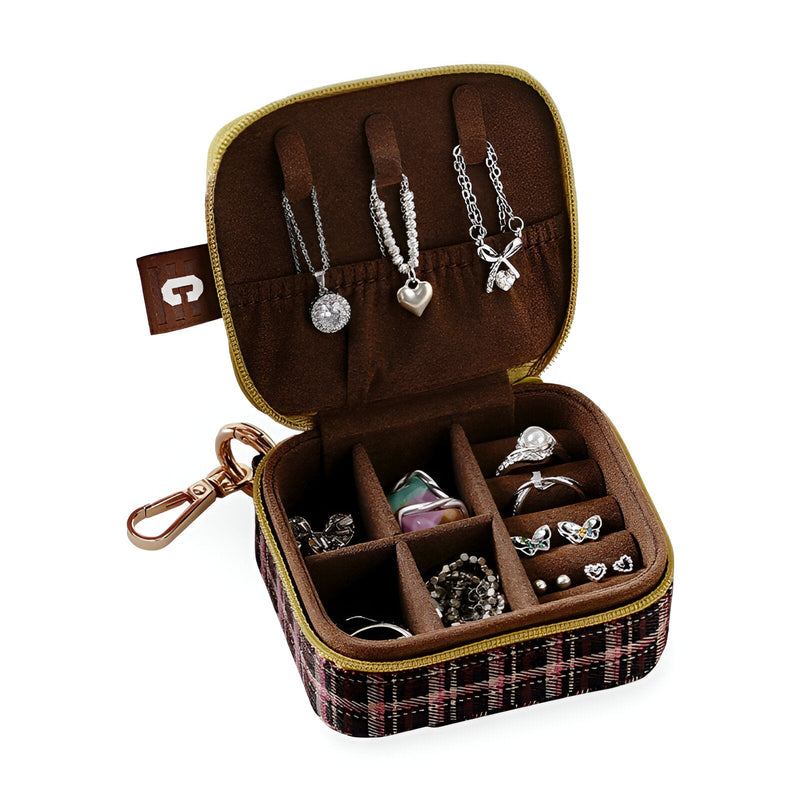 Boîte à bijoux nomade marron à carreaux, mini format, compartiments organisateurs et porte-clés métal doré.