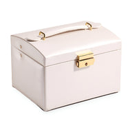 Boîte à bijoux crème compacte avec poignée et fermeture dorée élégante.