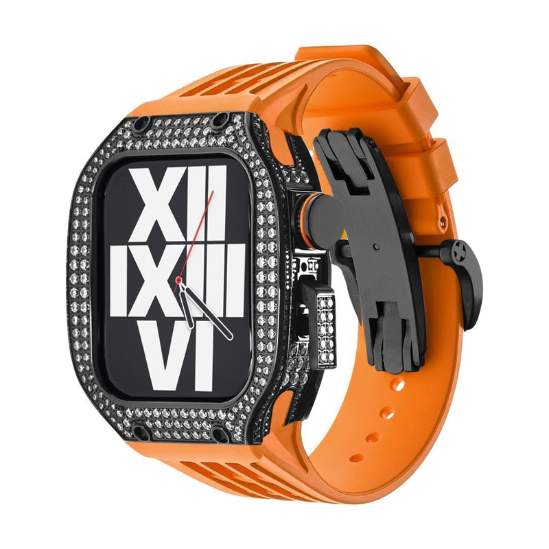 Boîtier titane noir serti de strass autour de l'écran, bracelet silicone orange vif avec boucle noire, design moderne pour.