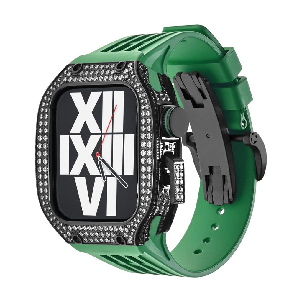 Boîtier Apple Watch en titane noir serti de strass, bracelet silicone vert avec boucle noire, design moderne Sultan.