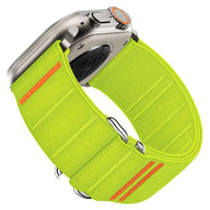 Bracelet en nylon vert citron avec boucle ajustable et détails orange pour Apple Watch.