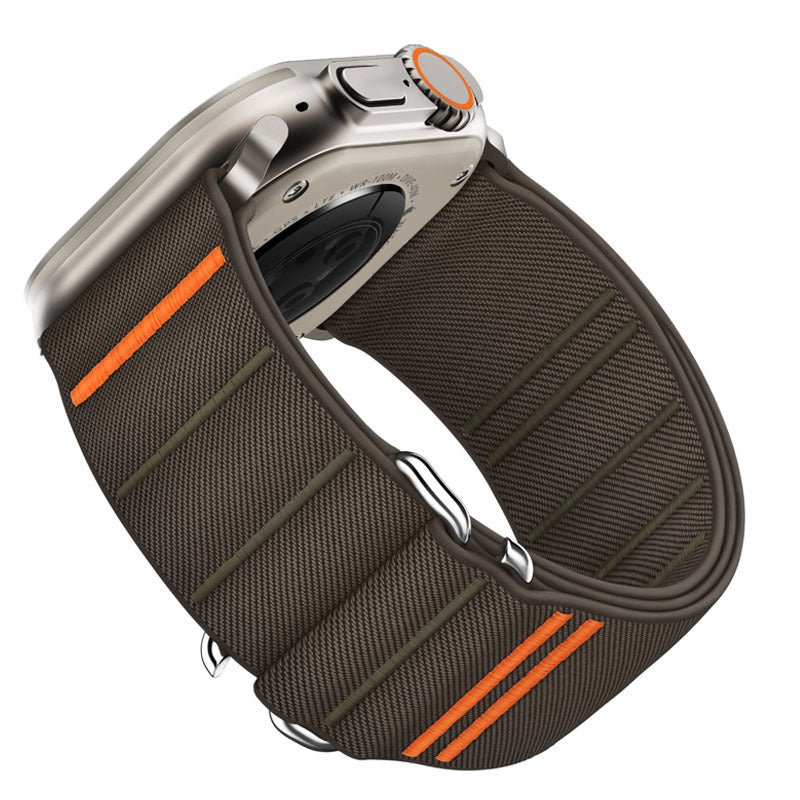 Bracelet nylon taupe foncé à boucle réglable avec détails orange pour Apple Watch.
