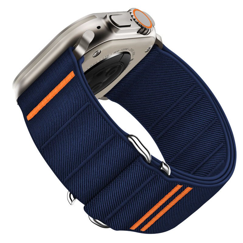 Bracelet tactique en nylon bleu marine avec double bande orange et boucle sécurisée pour Apple Watch.
