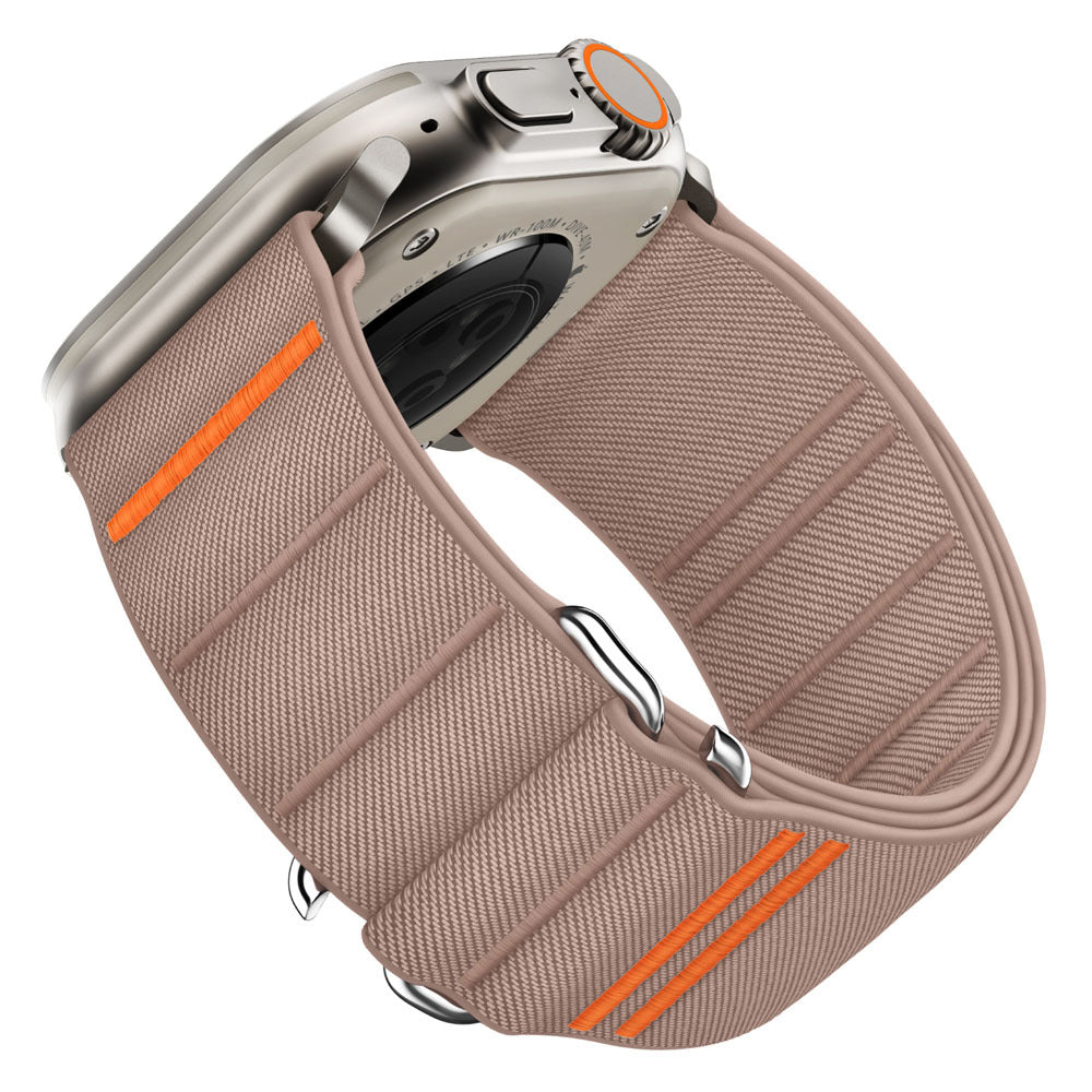 Bracelet nylon taupe à boucle orange, style tactique ajustable pour Apple Watch.
