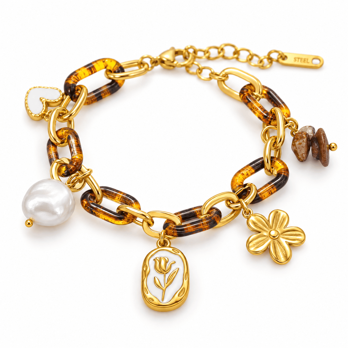 Bracelet Cladia doré posé de face sur fond blanc
