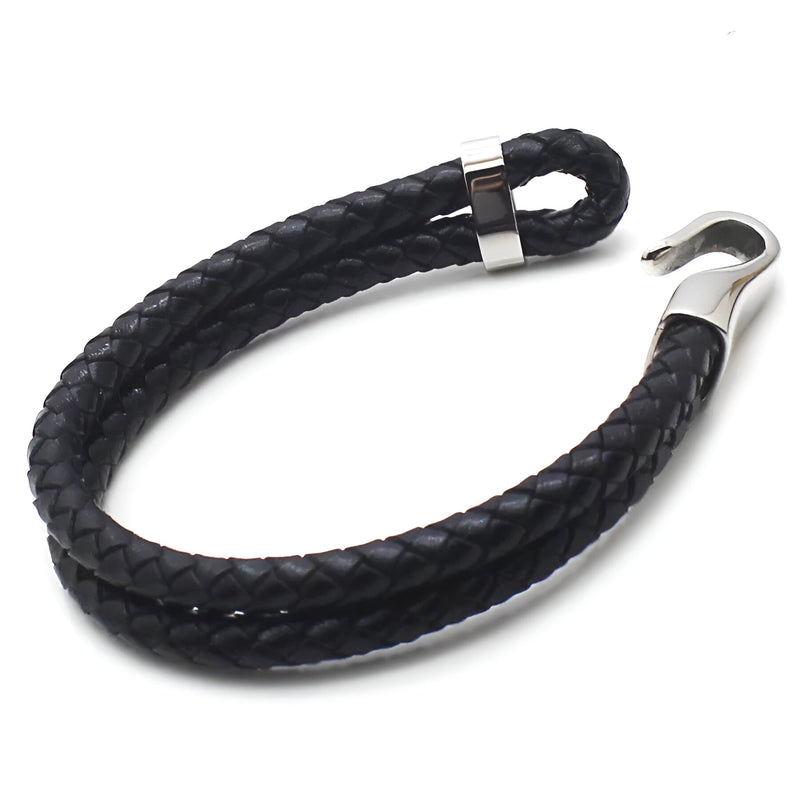 Bracelet homme en cuir noir tressé avec fermoir crochet en acier inoxydable brillant.
