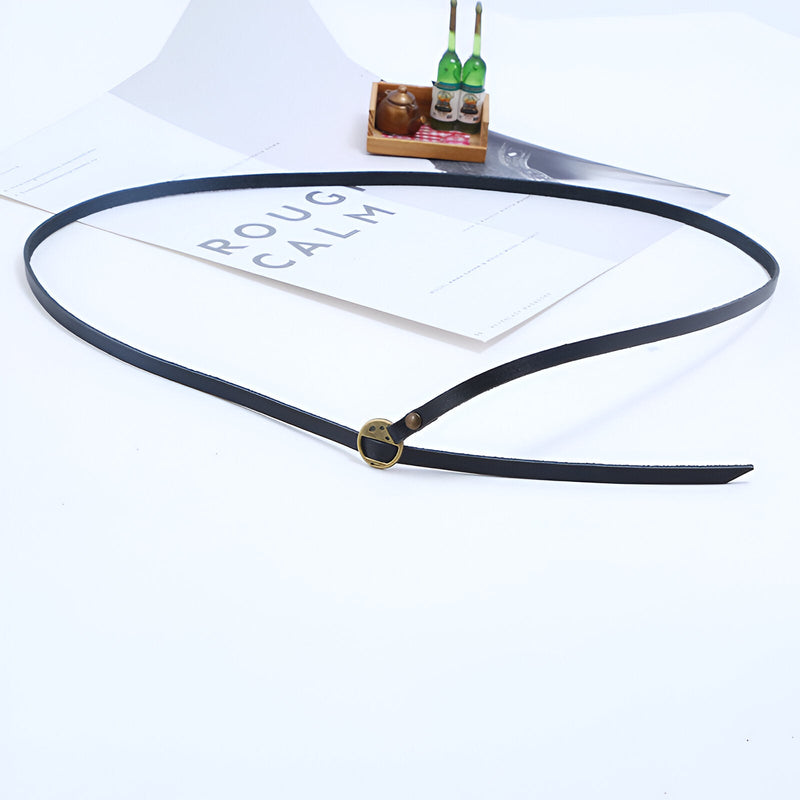 Bracelet en cuir noir à enrouler avec boucle ronde en métal vieilli, style vintage pour homme.