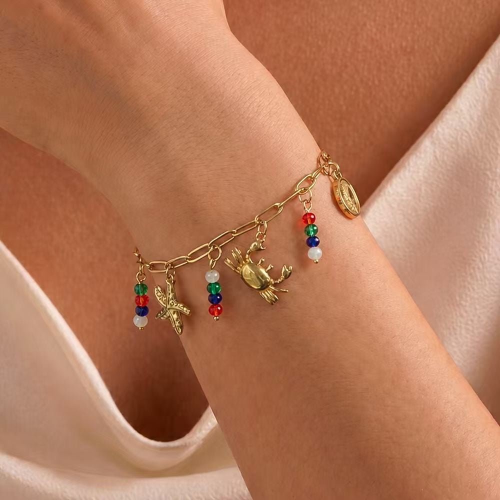 Bracelet à mailles dorées, charms marins et perles colorées, bijou d'été ajustable, modèle Toila