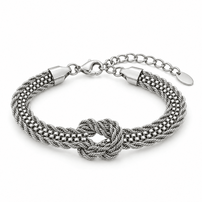 Packshot studio bracelet Bracelet à mailles multiples avec nœud central, acier inoxydable à finition dorée, style minimaliste raffiné, modèle Coupa — Argent, vue frontale basse, fond blanc pur, détails verrouillés