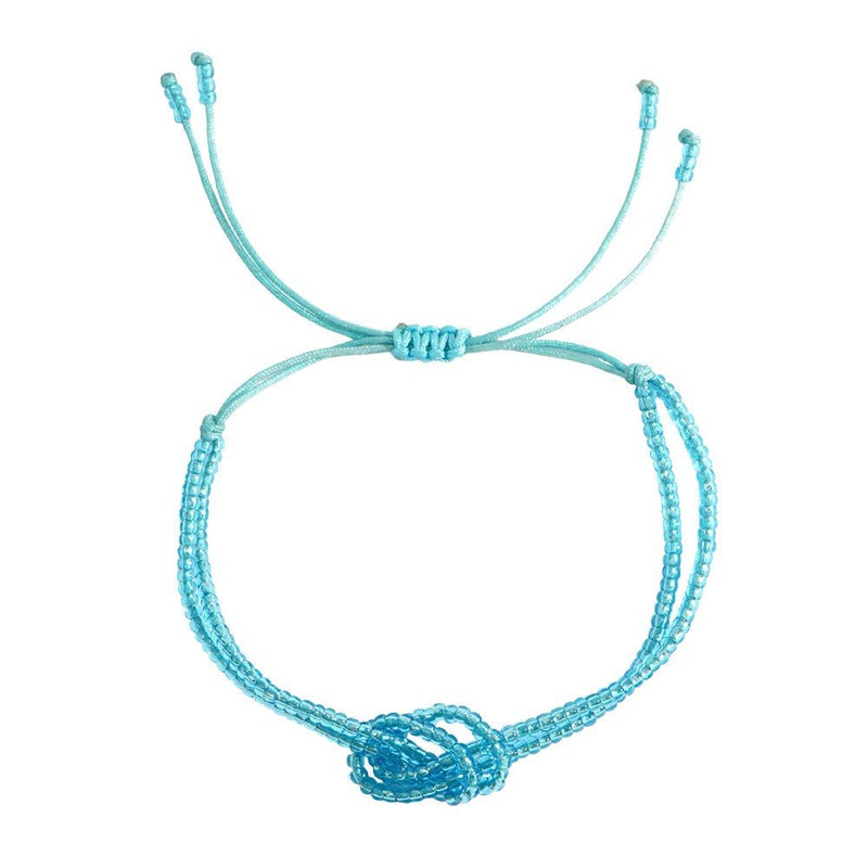 Bracelet bleu clair en perles miyuki fines avec nœud central ajustable en cordon coulissant.
