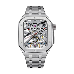 Montre en acier inoxydable avec cadran squelette détaillé et bracelet maille métallique argenté.