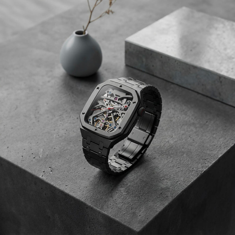Bracelet montre Apple en acier inoxydable noir avec coque squelette et design sportif-luxe Titan.
