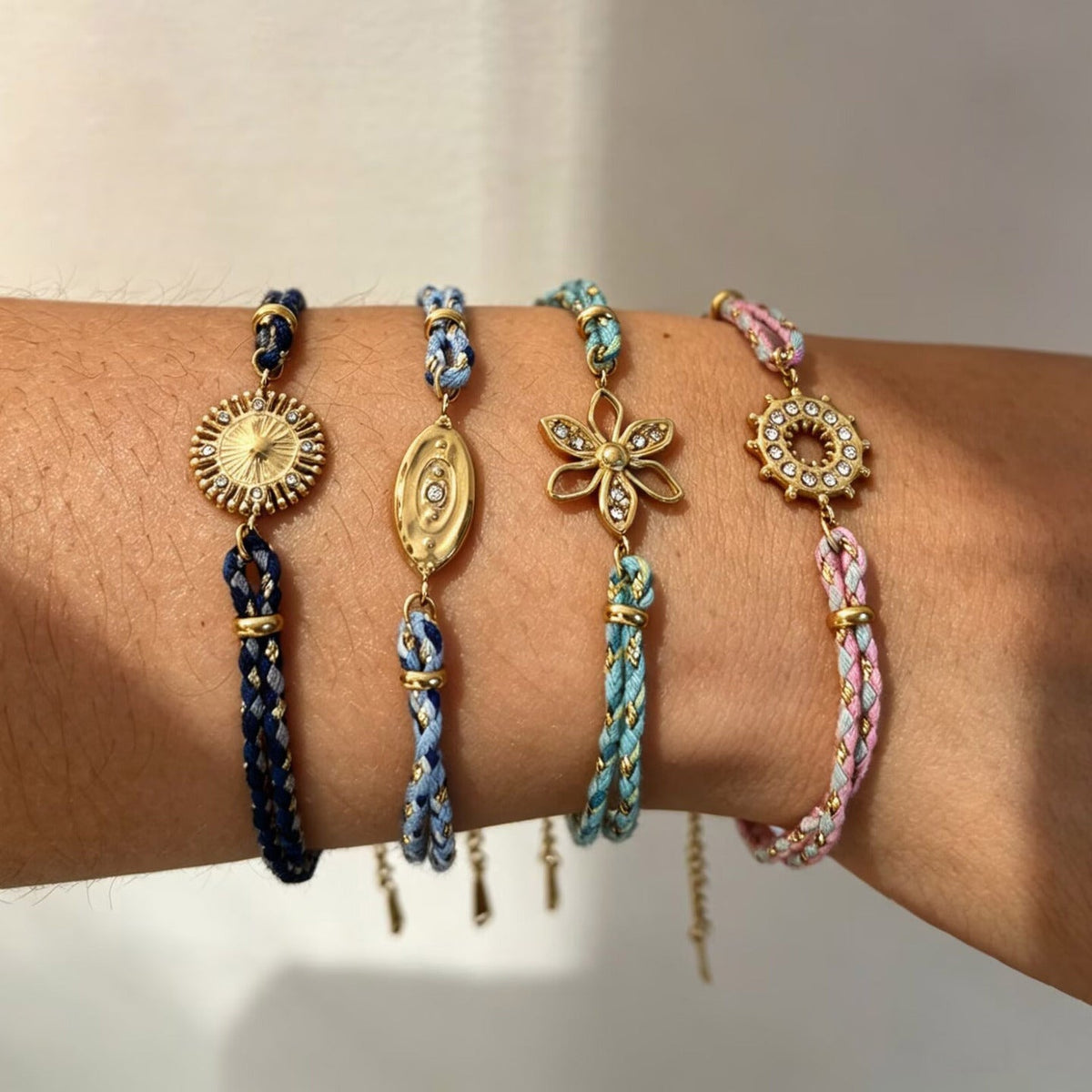 Bracelet Ajustable en Nylon Tressé, Pendentif Doré Scintillant, Acier Inoxydable et Zirconium, Bijou Élégant pour Femme, modèle Alira