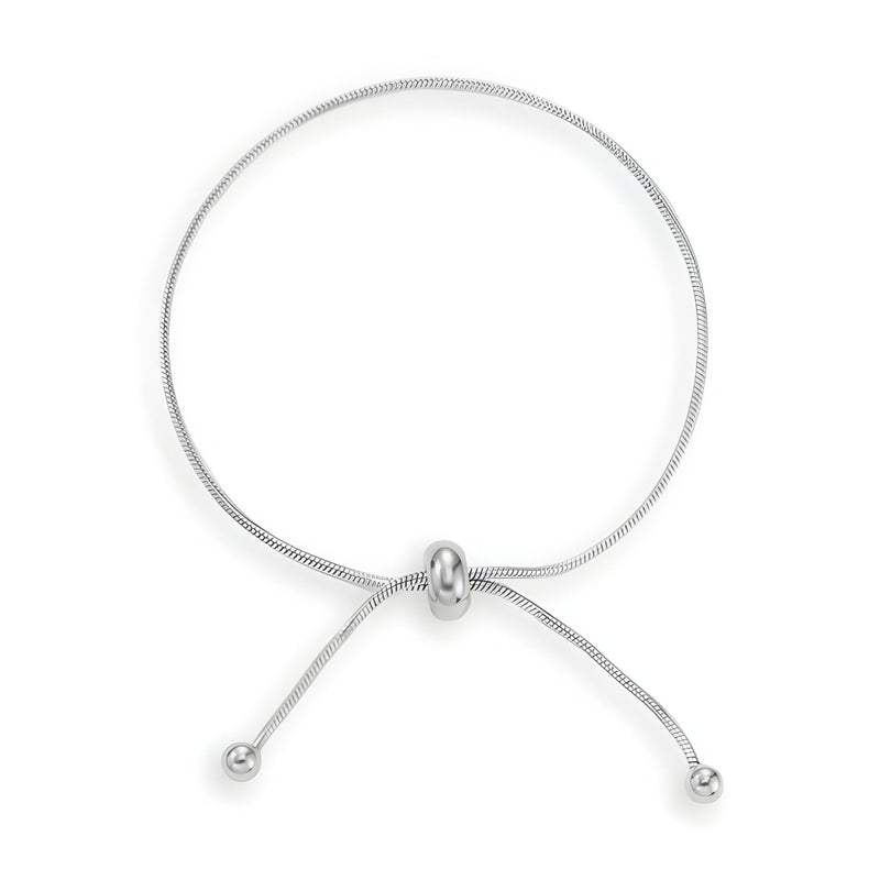 Bracelet ajustable en titane argenté avec fermoir coulissant et extrémités boules fines.
