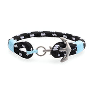Bracelet ancre homme corde noire et bleue avec motifs blancs et fermoir ancre acier inoxydable brillant.