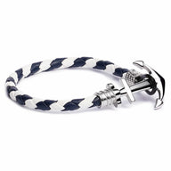 Bracelet ancre en cuir tressé blanc et bleu avec fermoir en acier inoxydable argenté.