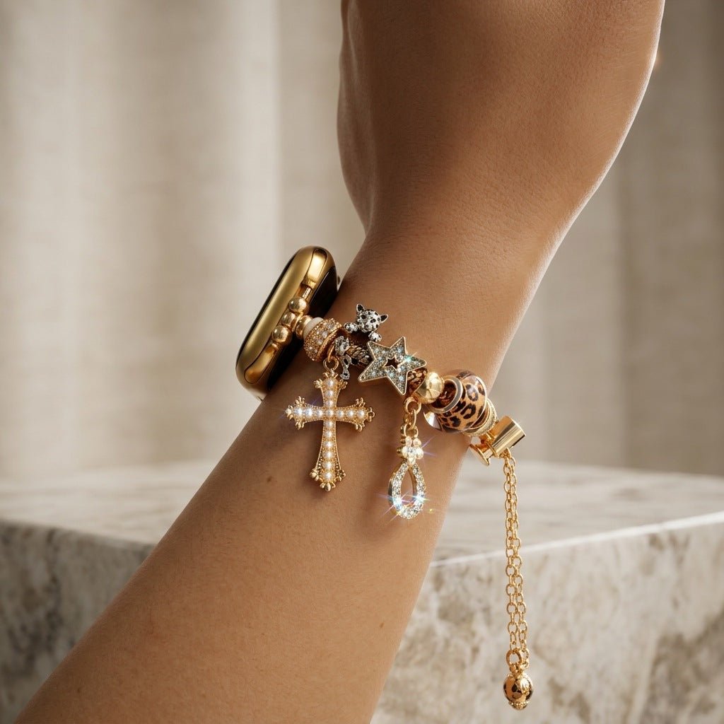 Brazalete para Apple Watch con charms dorados, cruz adornada con perlas, estrellas brillantes, cuentas de leopardo, bola de billar, cierre deslizante regulable, modelo Junia