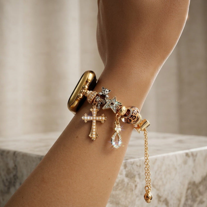 Brazalete para Apple Watch con charms dorados, cruz adornada con perlas, estrellas brillantes, cuentas de leopardo, bola de billar, cierre deslizante regulable, modelo Junia