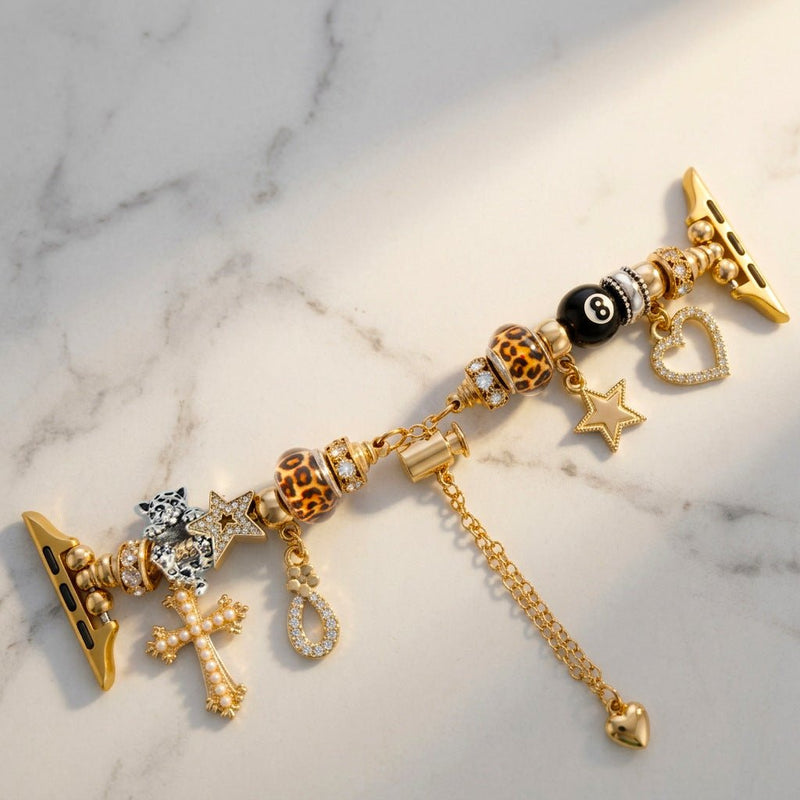Brazalete para Apple Watch con charms dorados, cruz adornada con perlas, estrellas brillantes, cuentas de leopardo, bola de billar, cierre deslizante regulable, modelo Junia