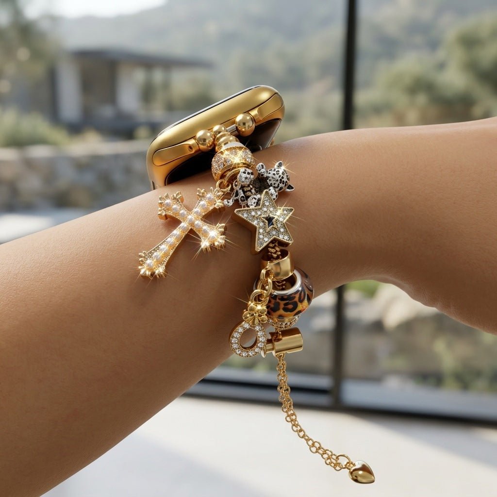 Brazalete para Apple Watch con charms dorados, cruz adornada con perlas, estrellas brillantes, cuentas de leopardo, bola de billar, cierre deslizante regulable, modelo Junia