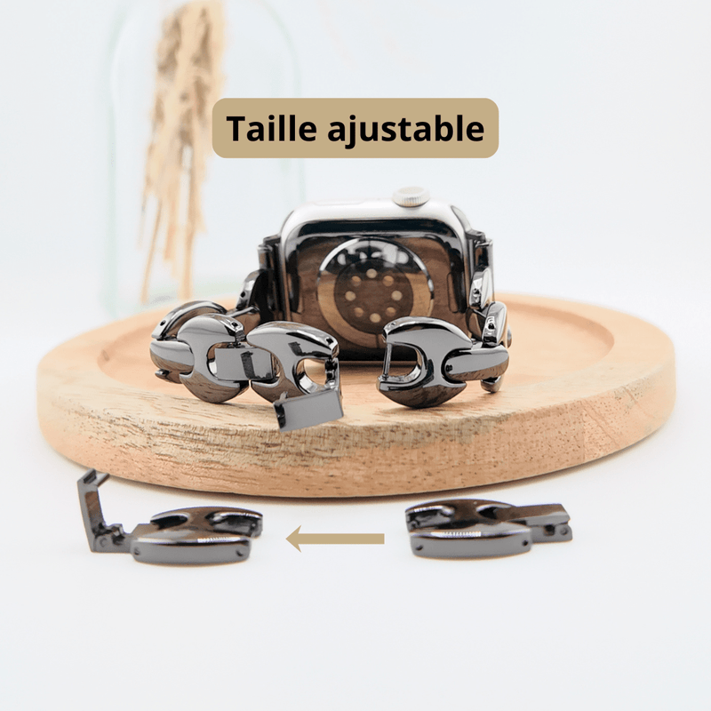 Bracelet Apple Watch à mailles marine en métal gris foncé, design moderne, taille ajustable, pour femme.