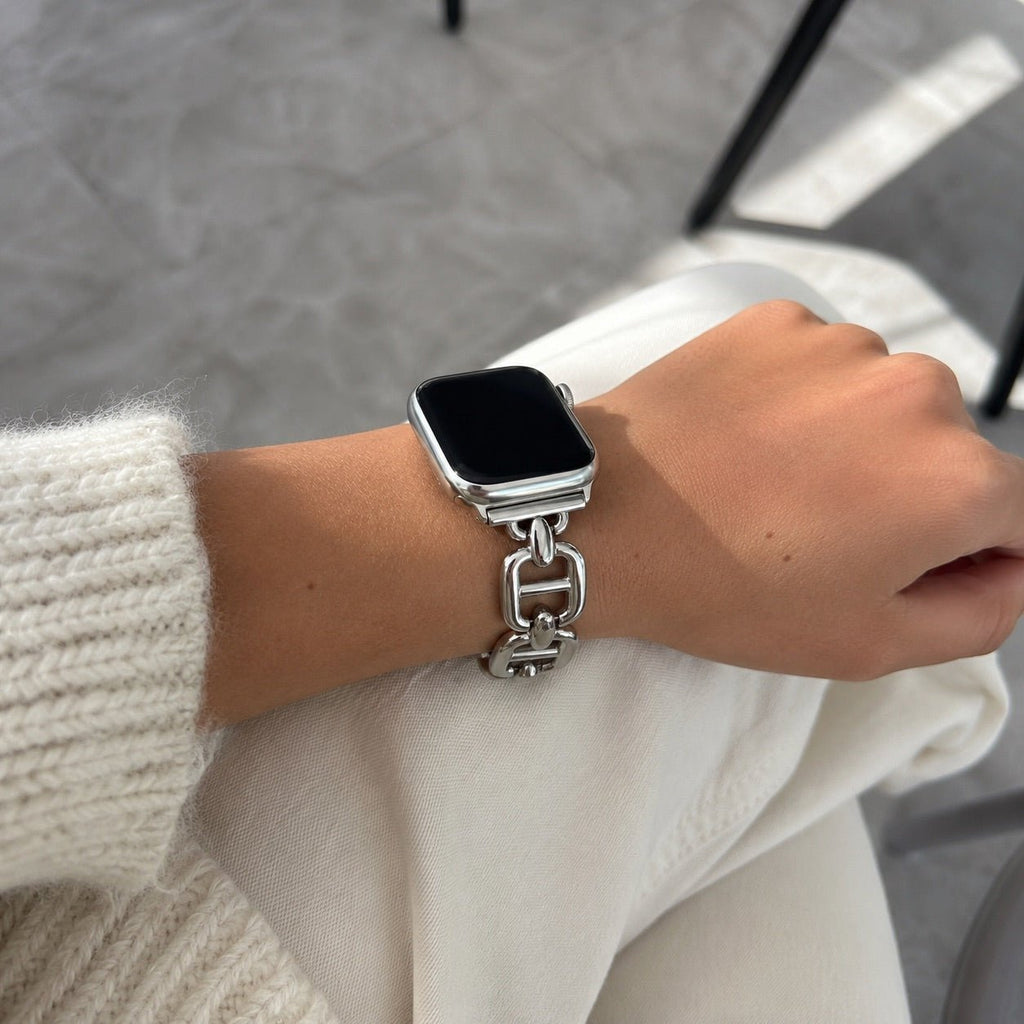 Bracelet Apple Watch à maillons en acier inoxydable, longueur réglable sans outil, allure chic et lumineuse, modèle Zurika