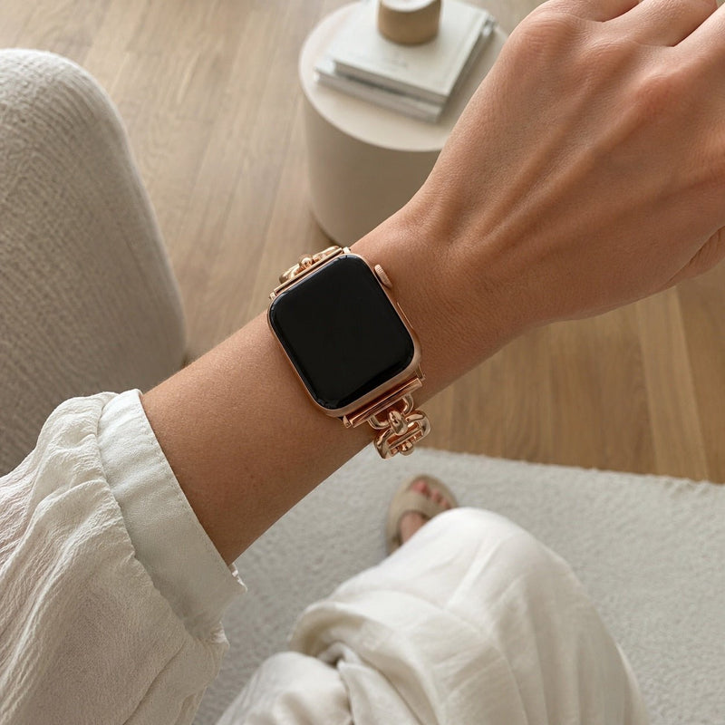 Bracelet Apple Watch à maillons en acier inoxydable, longueur réglable sans outil, allure chic et lumineuse, modèle Zurika