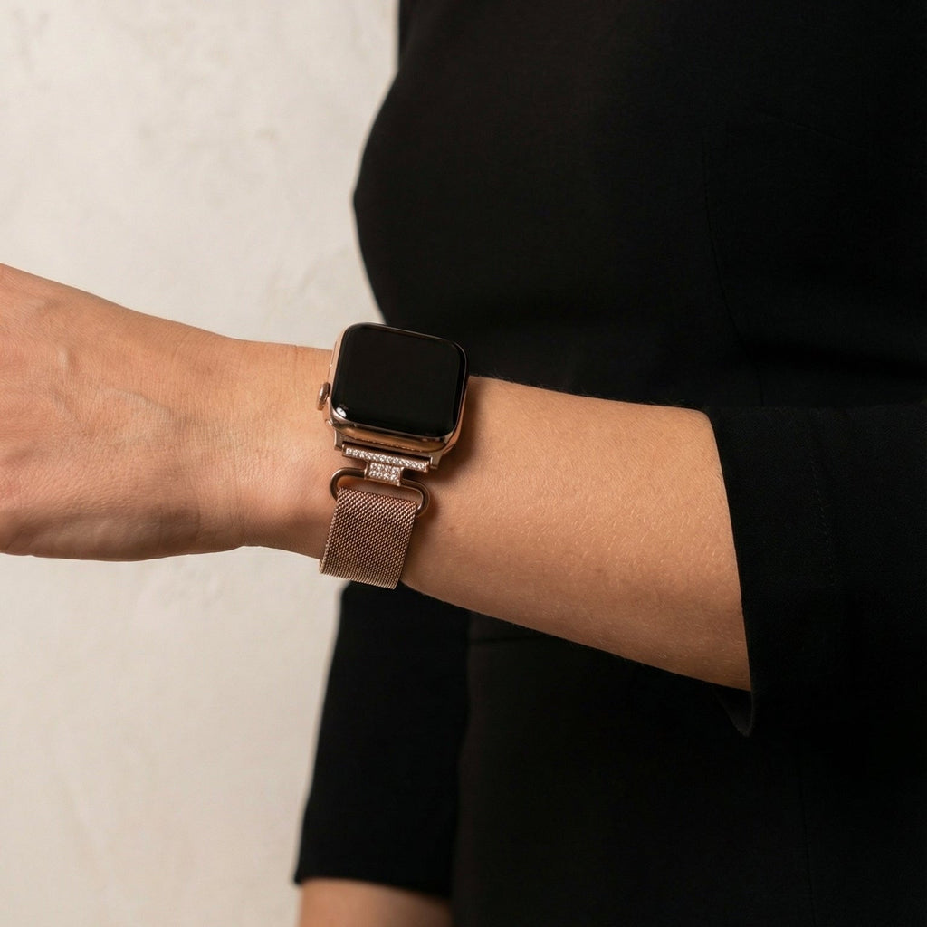 Bracelet Apple Watch acier inoxydable maille milanaise magnétique, compatible Apple Watch 38 à 49 mm, finition élégante avec détails zircon, modèle Élancia