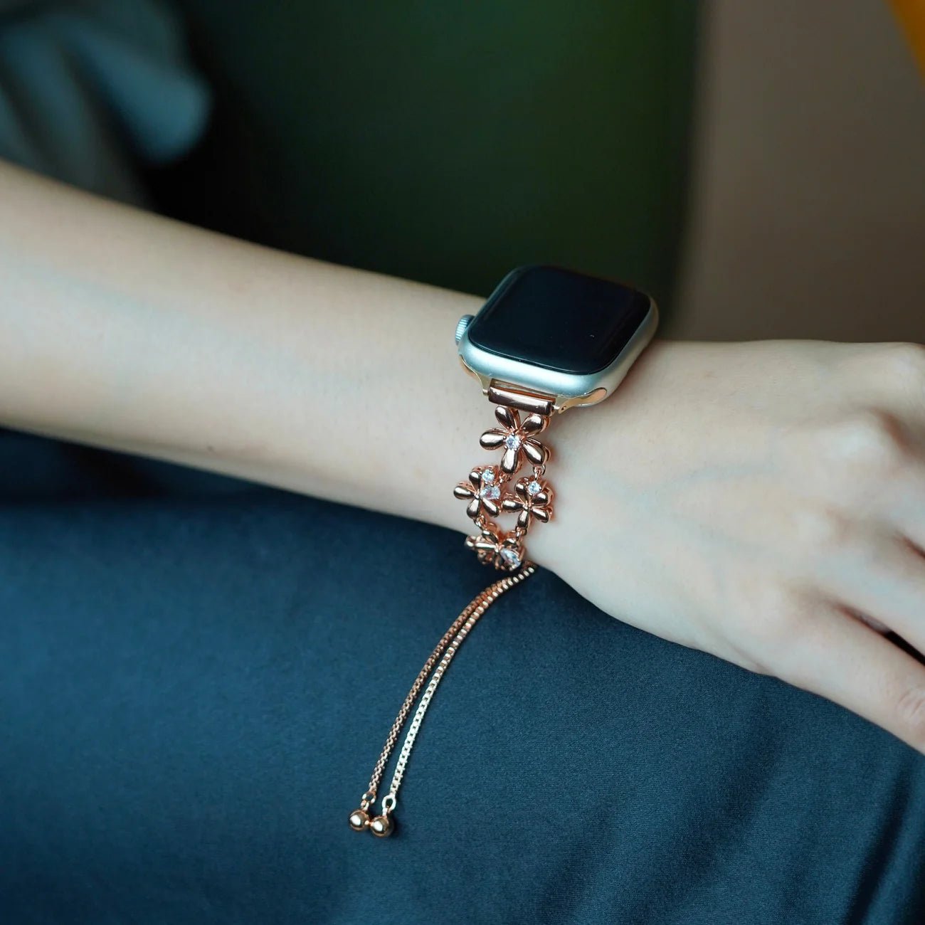 Bracelet Apple Watch, au style fleuri, été printemps, pétales de fleu, modèle Filie - La Boutique du Bracelet