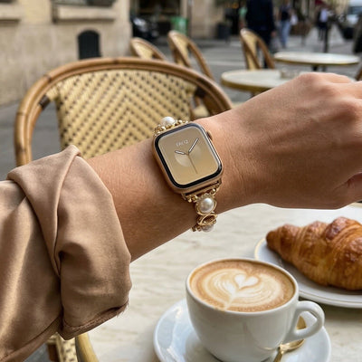 Bracciale Apple Watch gioiello con perle e similpelle vegan, cinturino decorativo per smartwatch con perle e dettagli luminosi, modello Vilestia