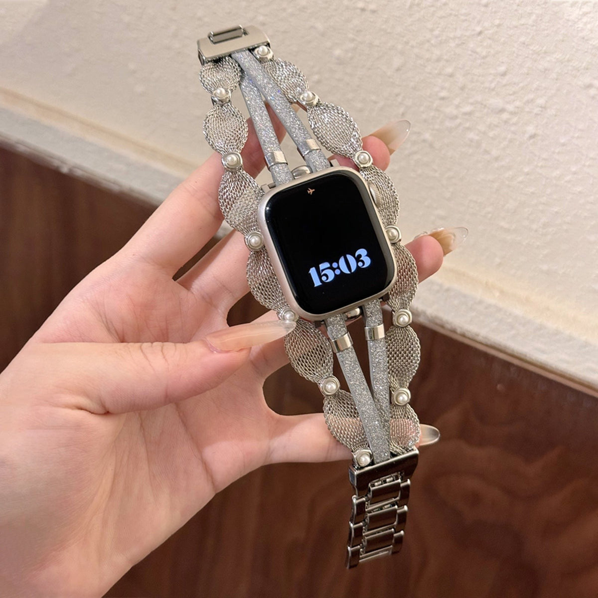 Bracciale Apple Watch elegante, maglia intrecciata, perle madreperlate, cinturini scintillanti, chiusura a clip, modello Darune
