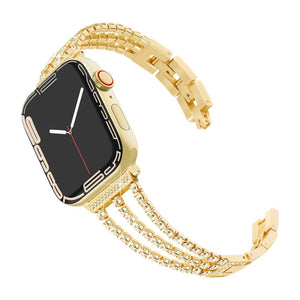 Bracelet pour Apple Watch doré avec triple rangée de cristaux scintillants et fermoir ajustable élégant.