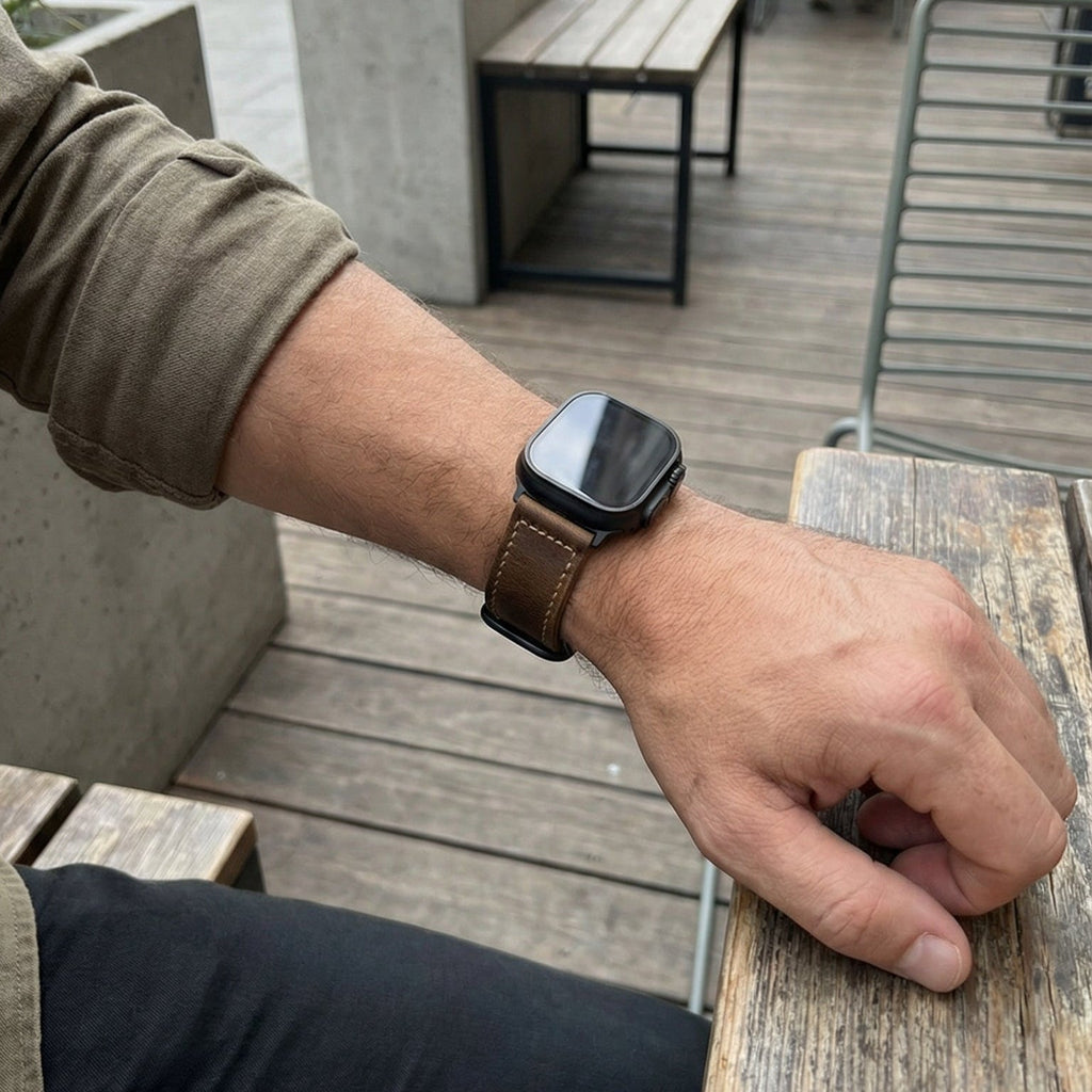 Armbånd til Apple Watch i brun vintage-læder, okselæder af første lag, synlige syninger, solidt og elegant armbånd, model Colin