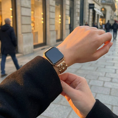 Premium leather Apple Watch bracelet adorned with a sparkling horseshoe, adjustable, refined look, Ustelle model