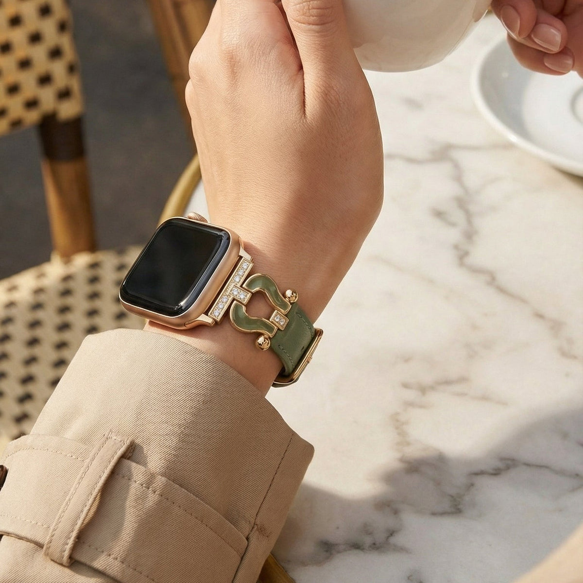 Premium leather Apple Watch bracelet adorned with a sparkling horseshoe, adjustable, refined look, Ustelle model