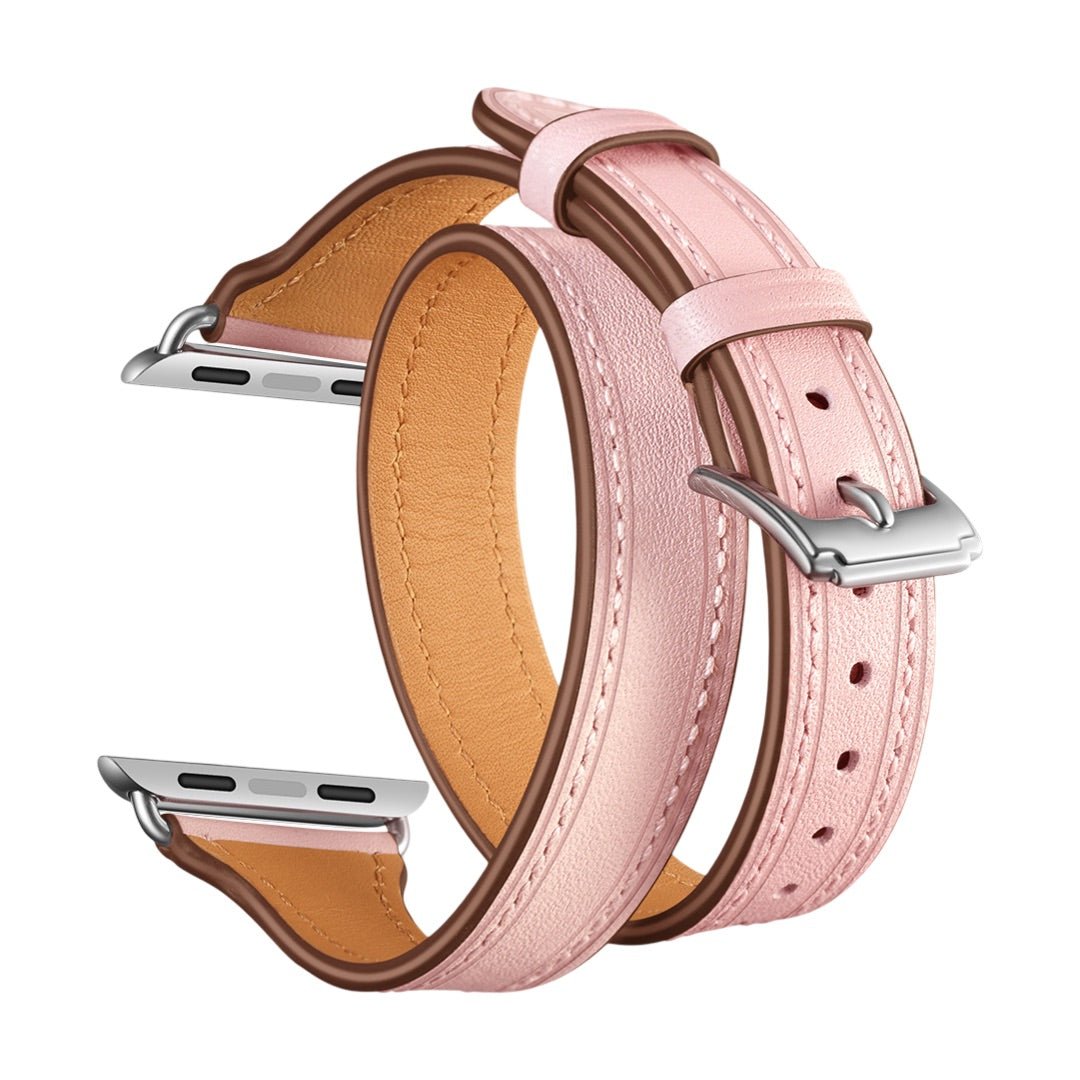 Bracelet Apple Watch double tour en cuir pleine fleur rose clair avec boucle ardillon argentée.