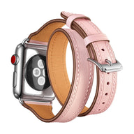 Bracelet double tour en cuir pleine fleur rose pâle avec boucle argentée pour Apple Watch.